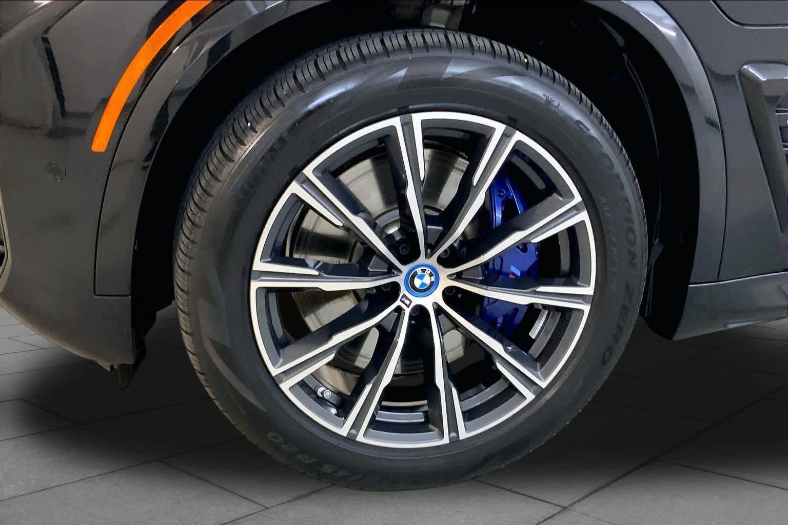 Used 2024 BMW X5 xDrive50e w/ M Sport Package AWD/4WD image 10
