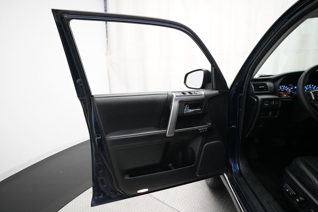 Used 2016 Toyota 4Runner Limited AWD/4WD image 29