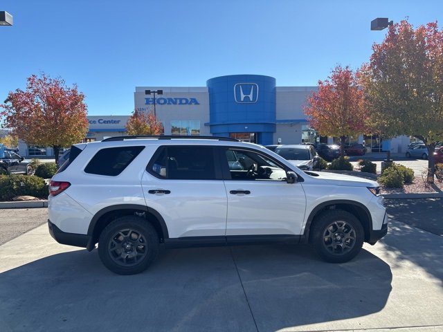 Used 2025 Honda Pilot TrailSport image 5