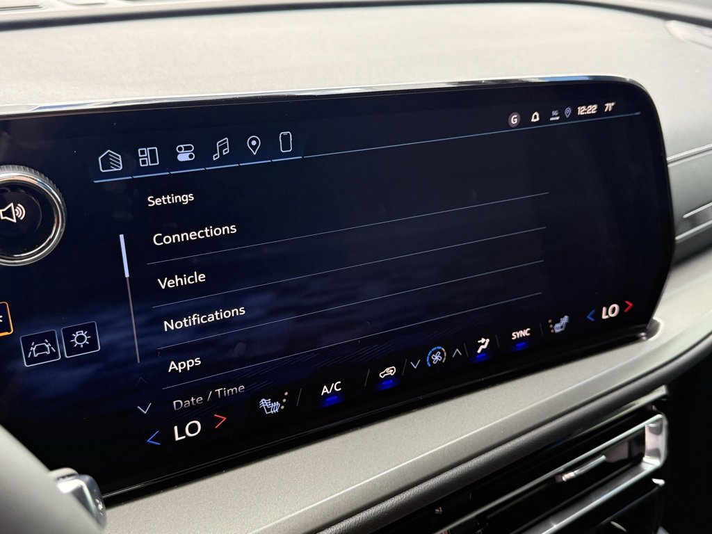 New 2026 Chevrolet Traverse LT w/ LPO, Floor Liner Package image 31