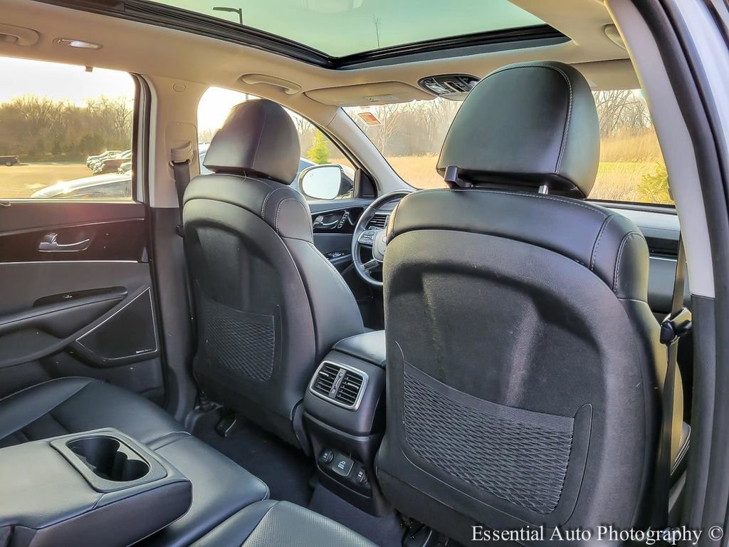 Used 2019 Kia Sorento SX image 31
