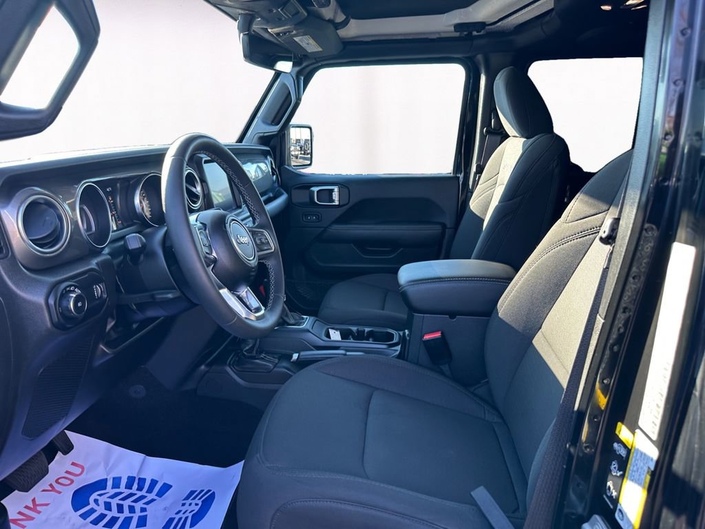 Used 2023 Jeep Wrangler Sahara image 9