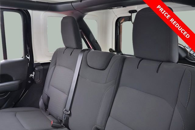 Used 2022 Jeep Wrangler Unlimited Sahara w/ Cold Weather Group image 17