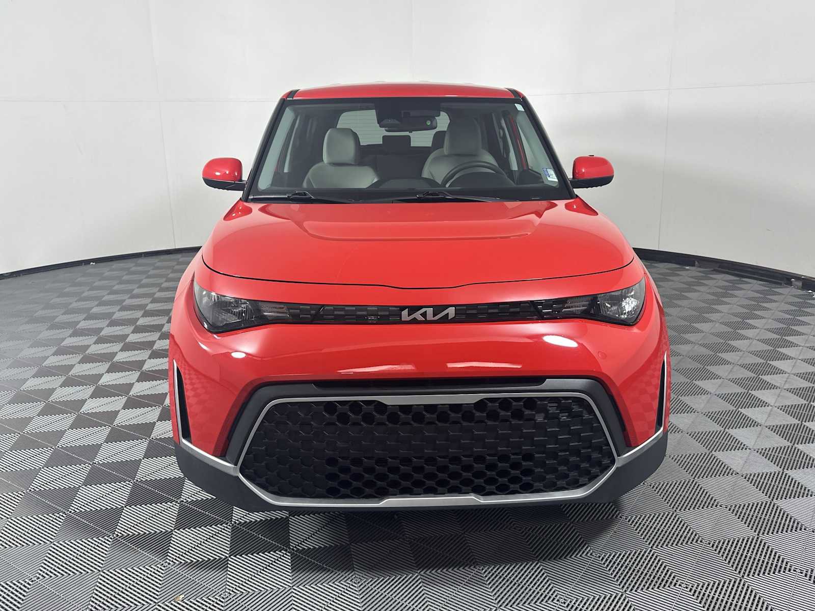Used 2023 Kia Soul LX FWD image 3