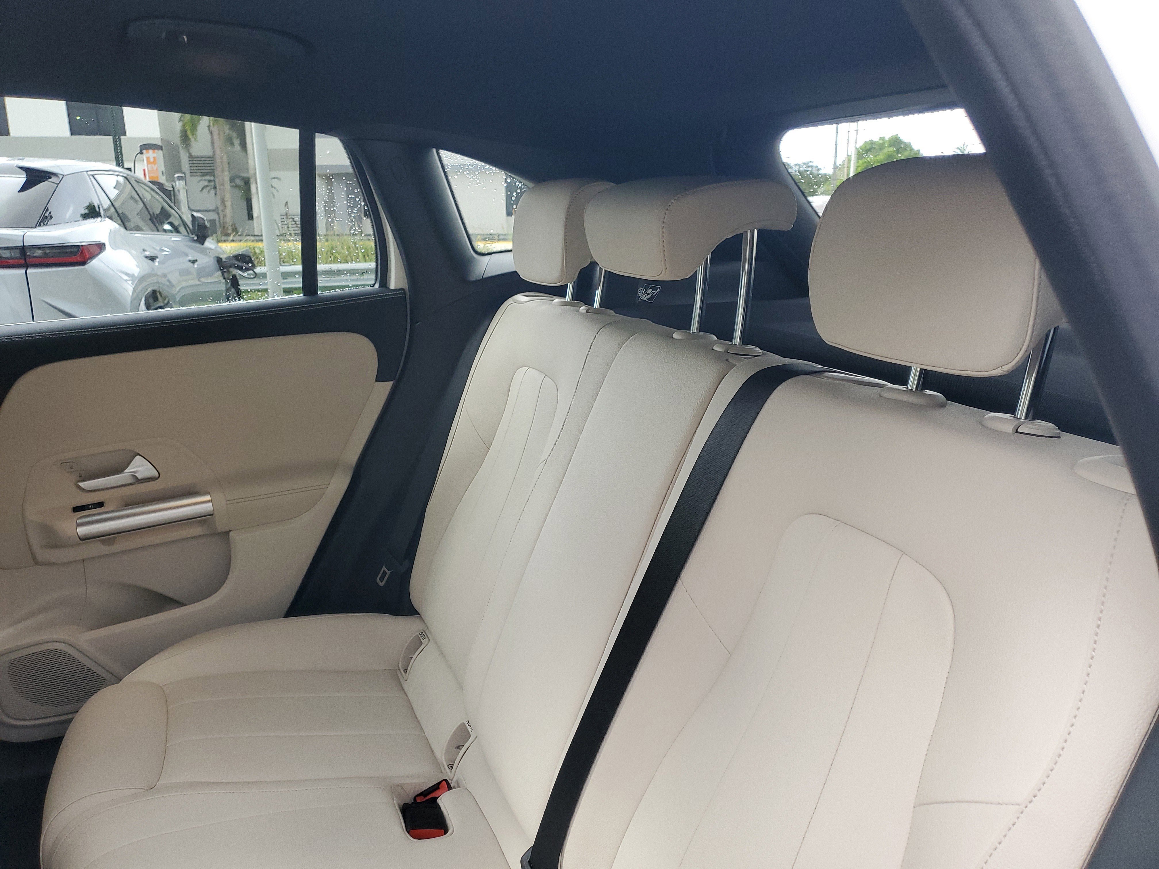 Used 2025 Mercedes-Benz GLA 250 4MATIC image 13