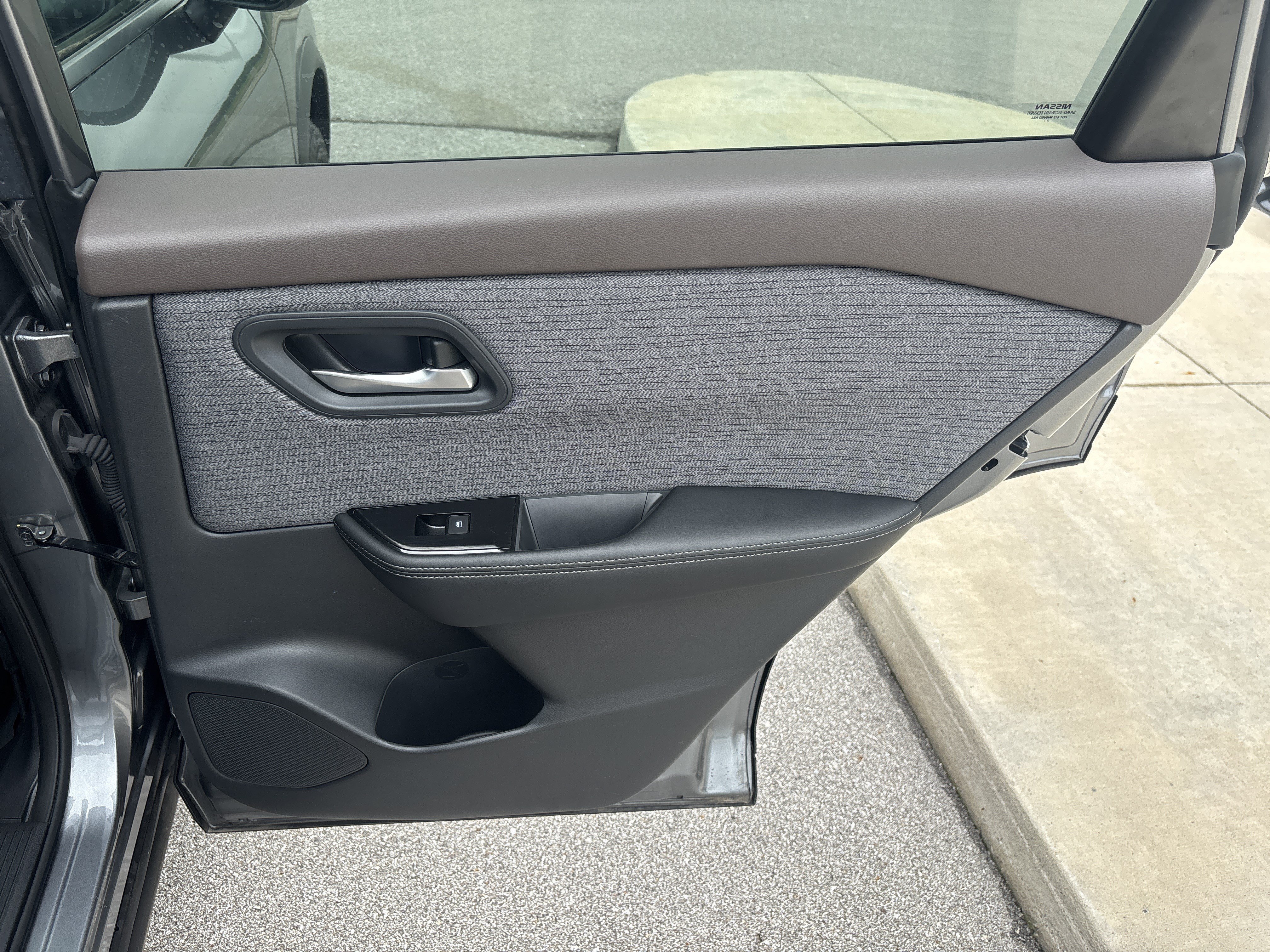 Used 2023 Nissan Rogue SV AWD/4WD image 25