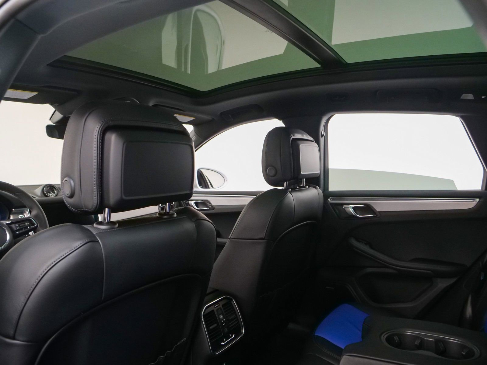 Certified 2025 Porsche Macan image 45