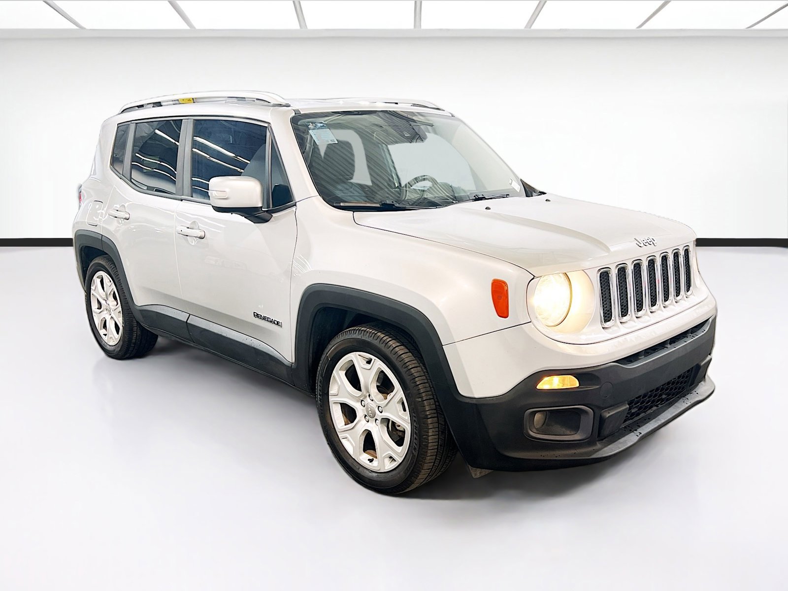 Used 2017 Jeep Renegade Limited w/ Advanced Technology Group image 3