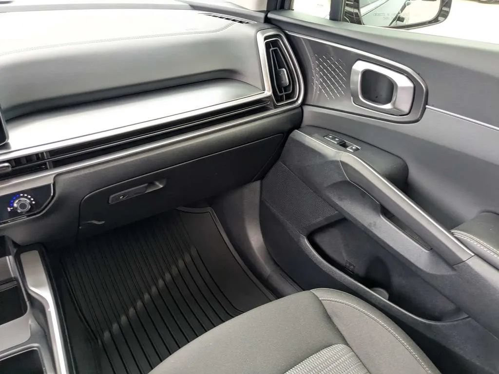 Used 2026 Kia Sorento LX FWD image 19