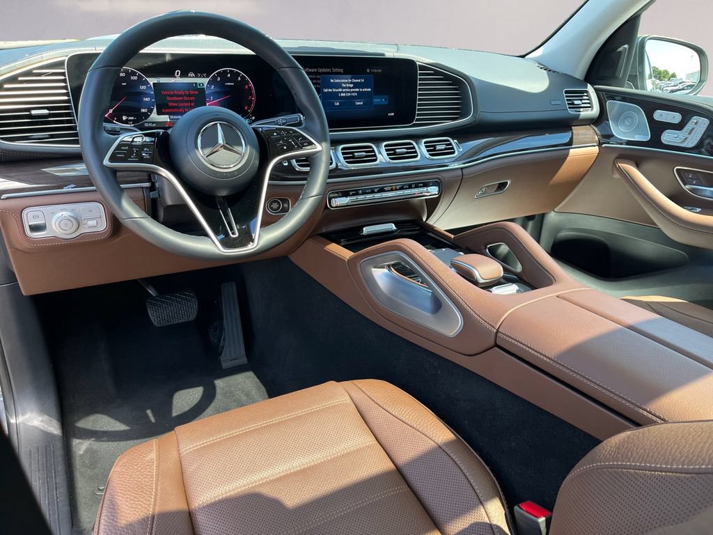Used 2025 Mercedes-Benz GLS 450 4MATIC image 10