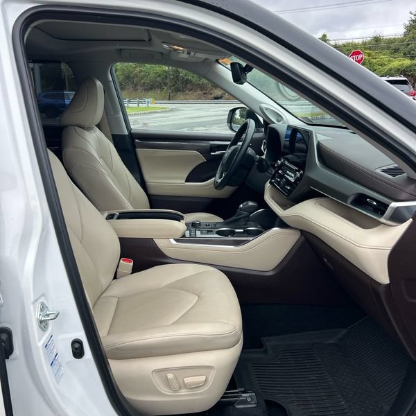 Used 2020 Toyota Highlander Limited AWD/4WD image 6