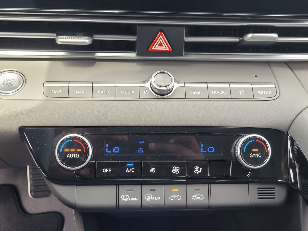 New 2025 Hyundai Elantra SEL image 20