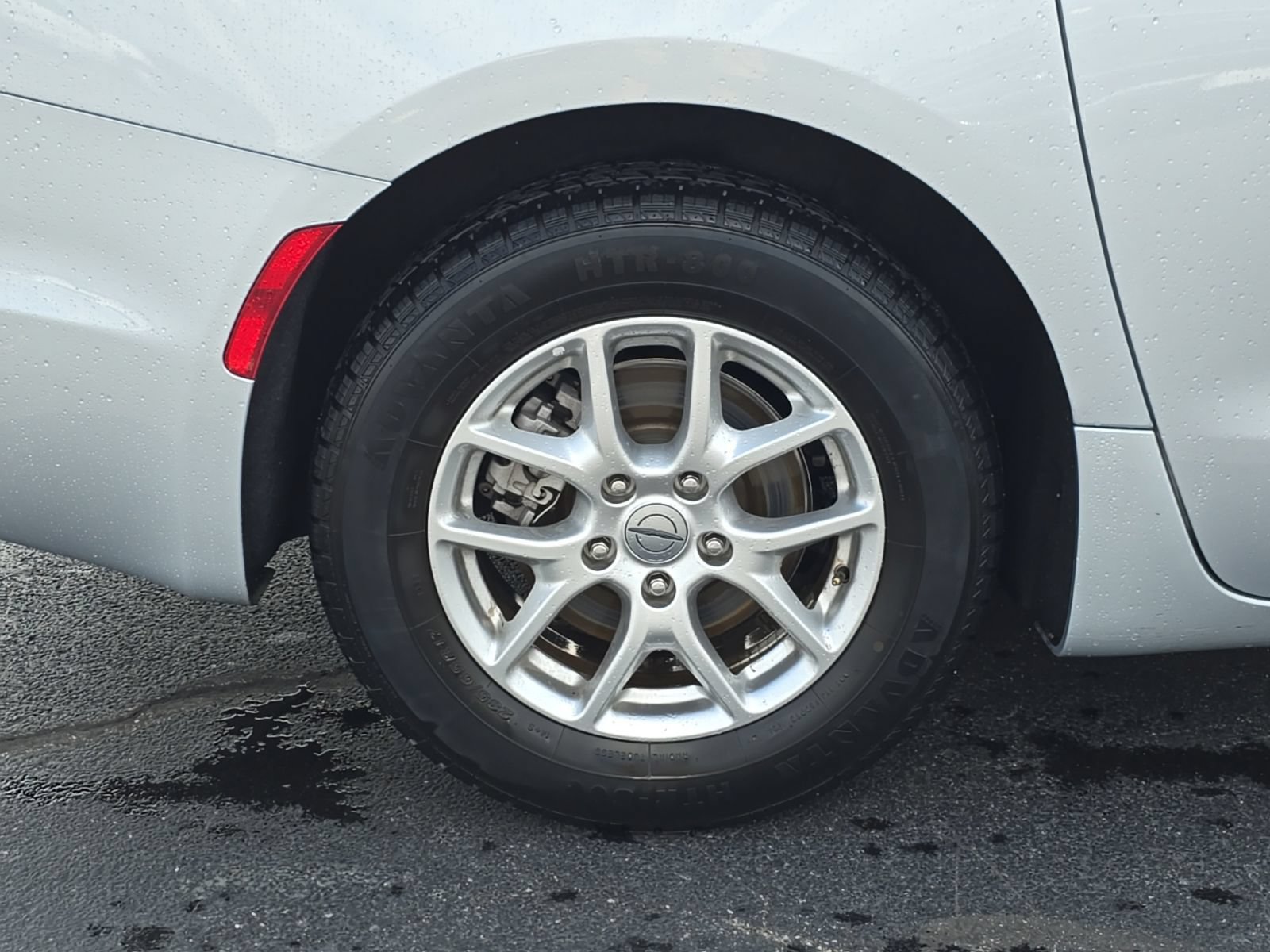 Used 2023 Chrysler Pacifica Touring-L FWD image 50