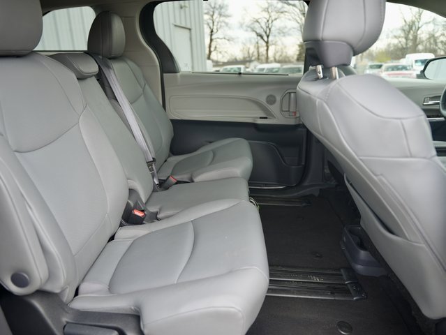 Used 2023 Toyota Sienna XLE image 10