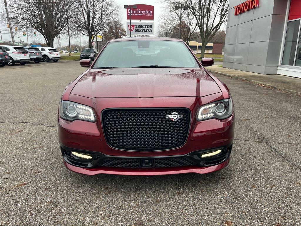 Used 2023 Chrysler 300 C image 9