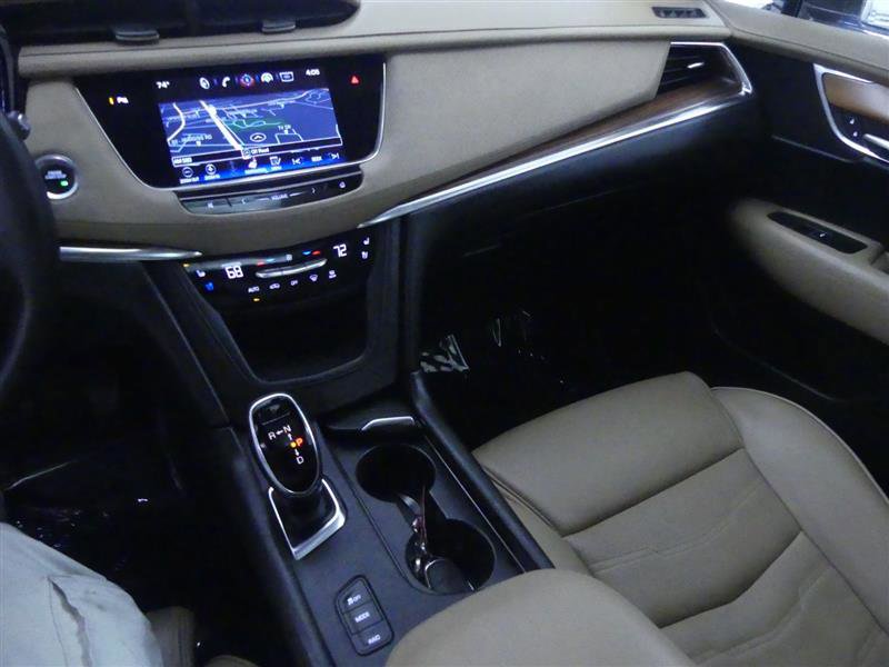 Used 2017 Cadillac XT5 Platinum AWD/4WD image 12