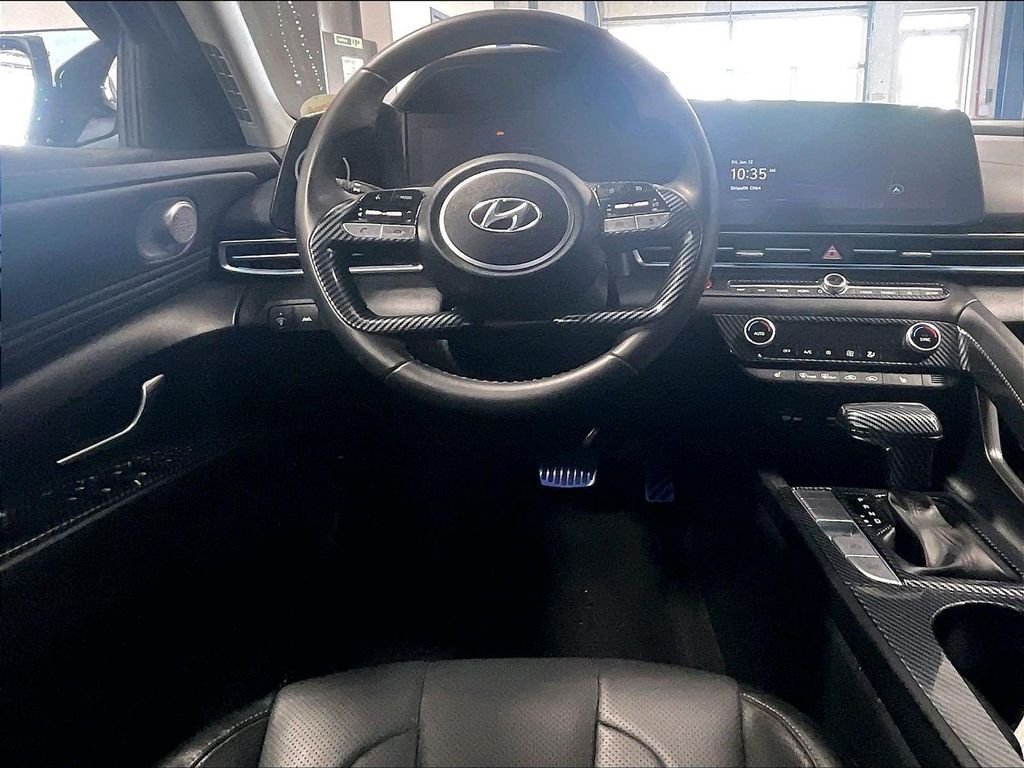 Certified 2023 Hyundai Elantra Limited FWD image 17