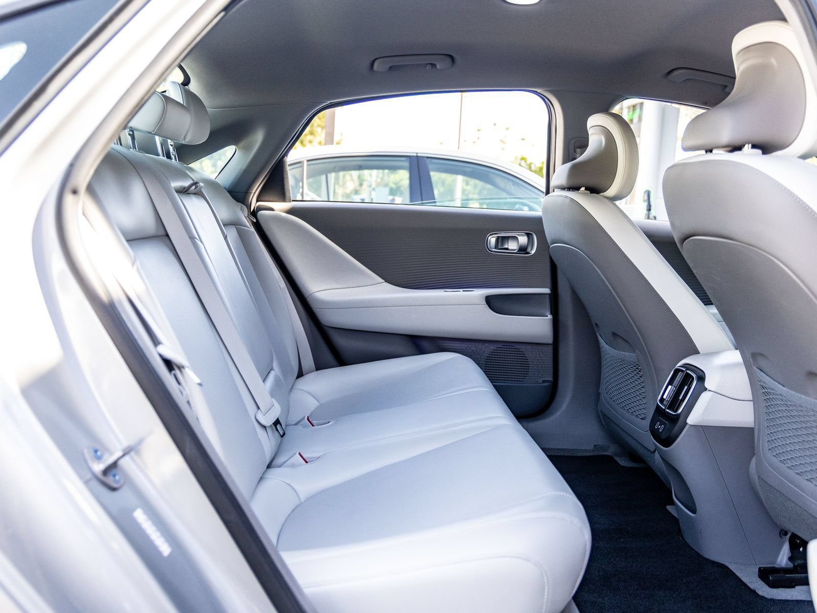 Used 2023 Hyundai Ioniq 6 SEL RWD image 29