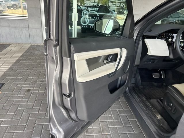 Used 2025 Land Rover Discovery Sport Dynamic SE AWD/4WD image 7