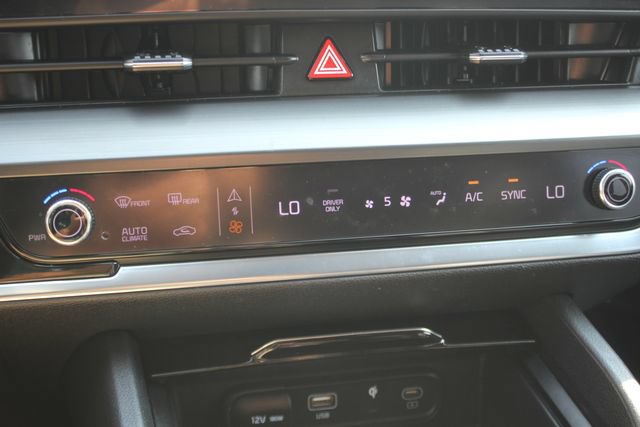 Used 2023 Kia Sportage EX AWD/4WD image 9