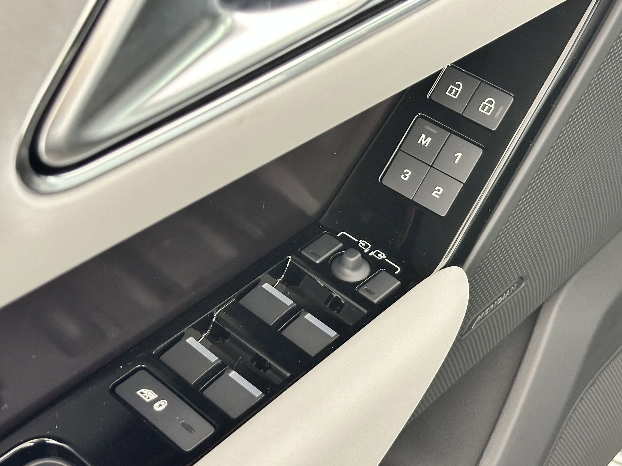 New 2026 Land Rover Range Rover Velar Dynamic SE image 20