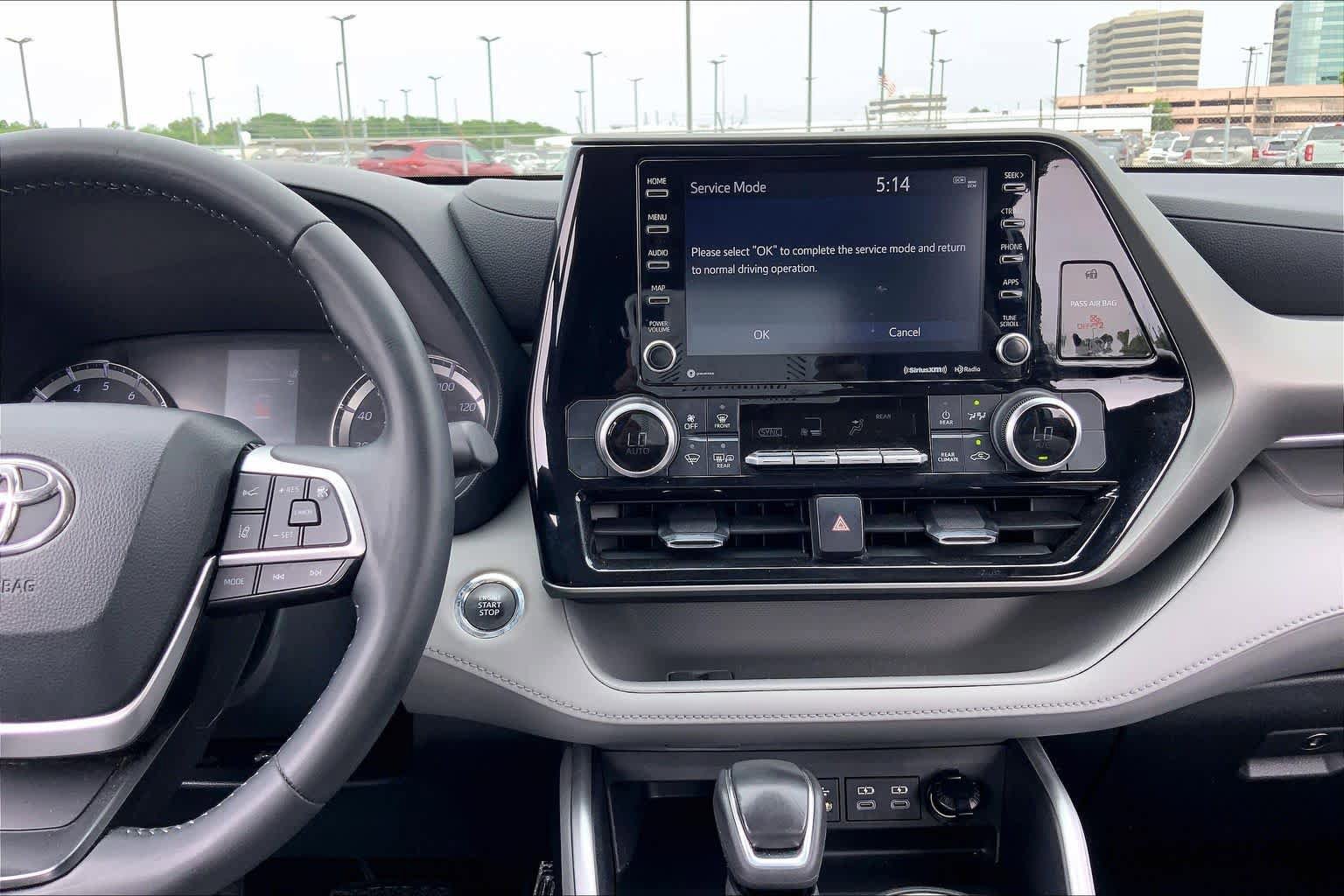 Used 2022 Toyota Highlander LE FWD image 7
