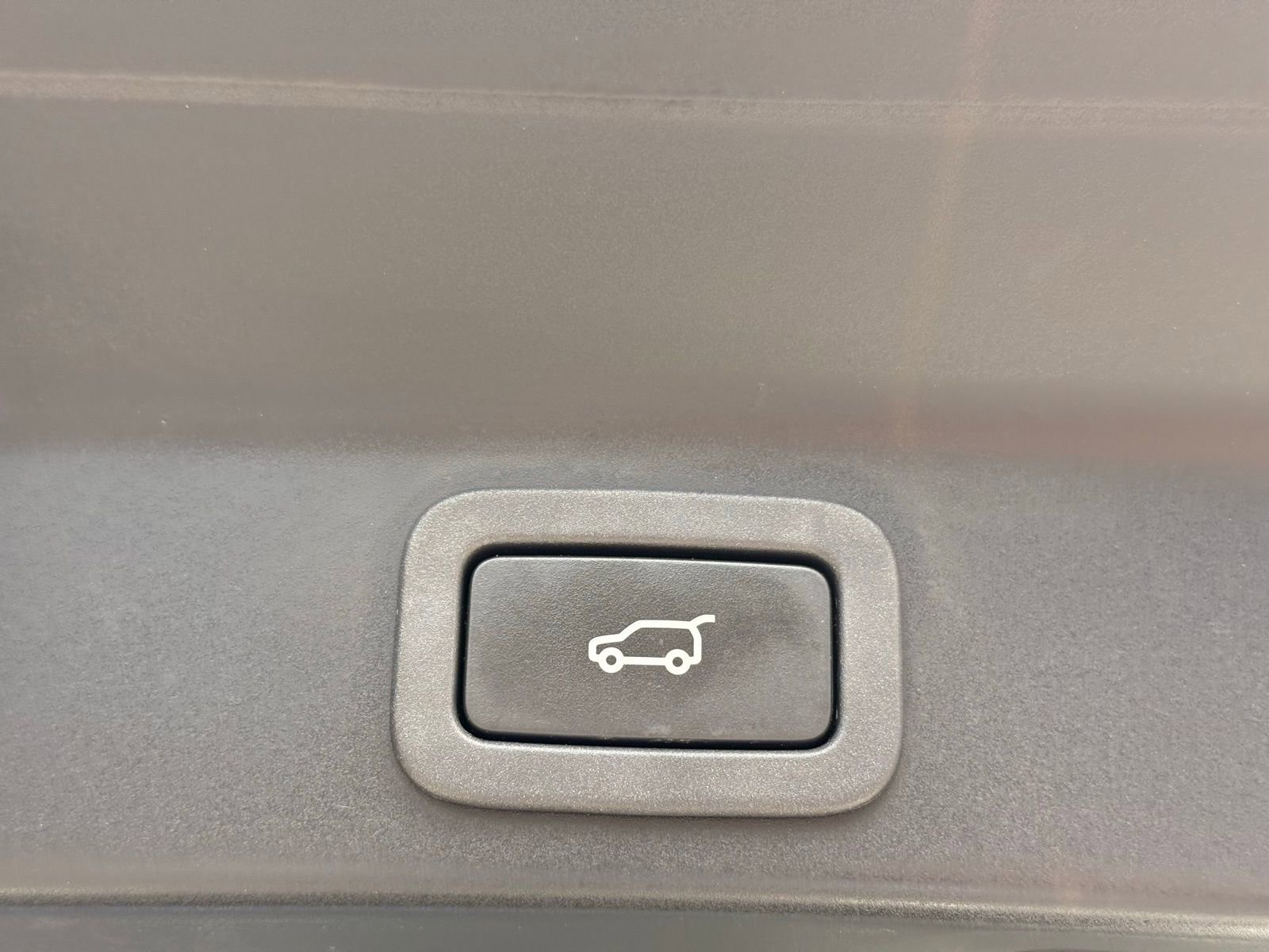 Used 2018 Jaguar F-PACE Prestige image 13