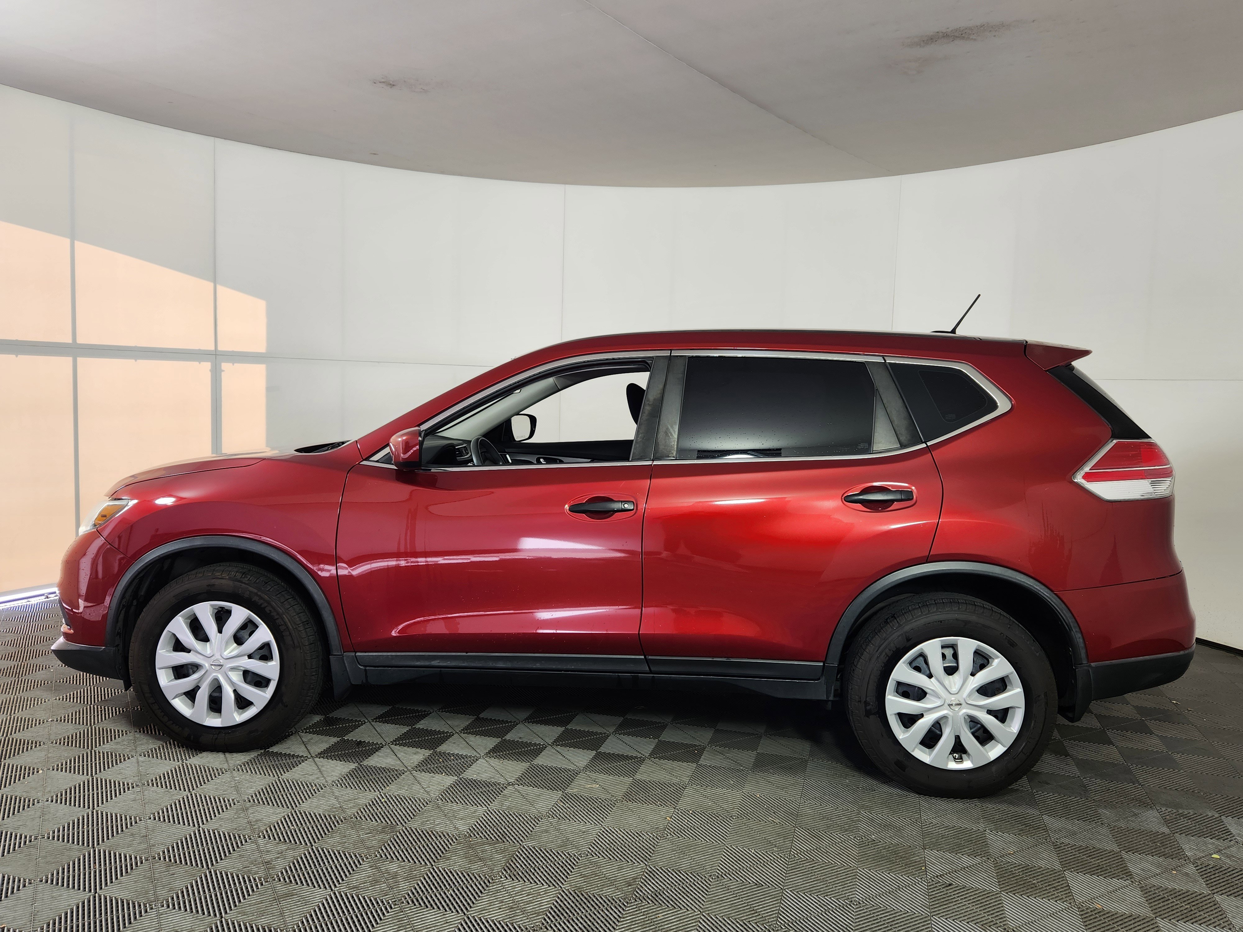 Used 2016 Nissan Rogue S image 4