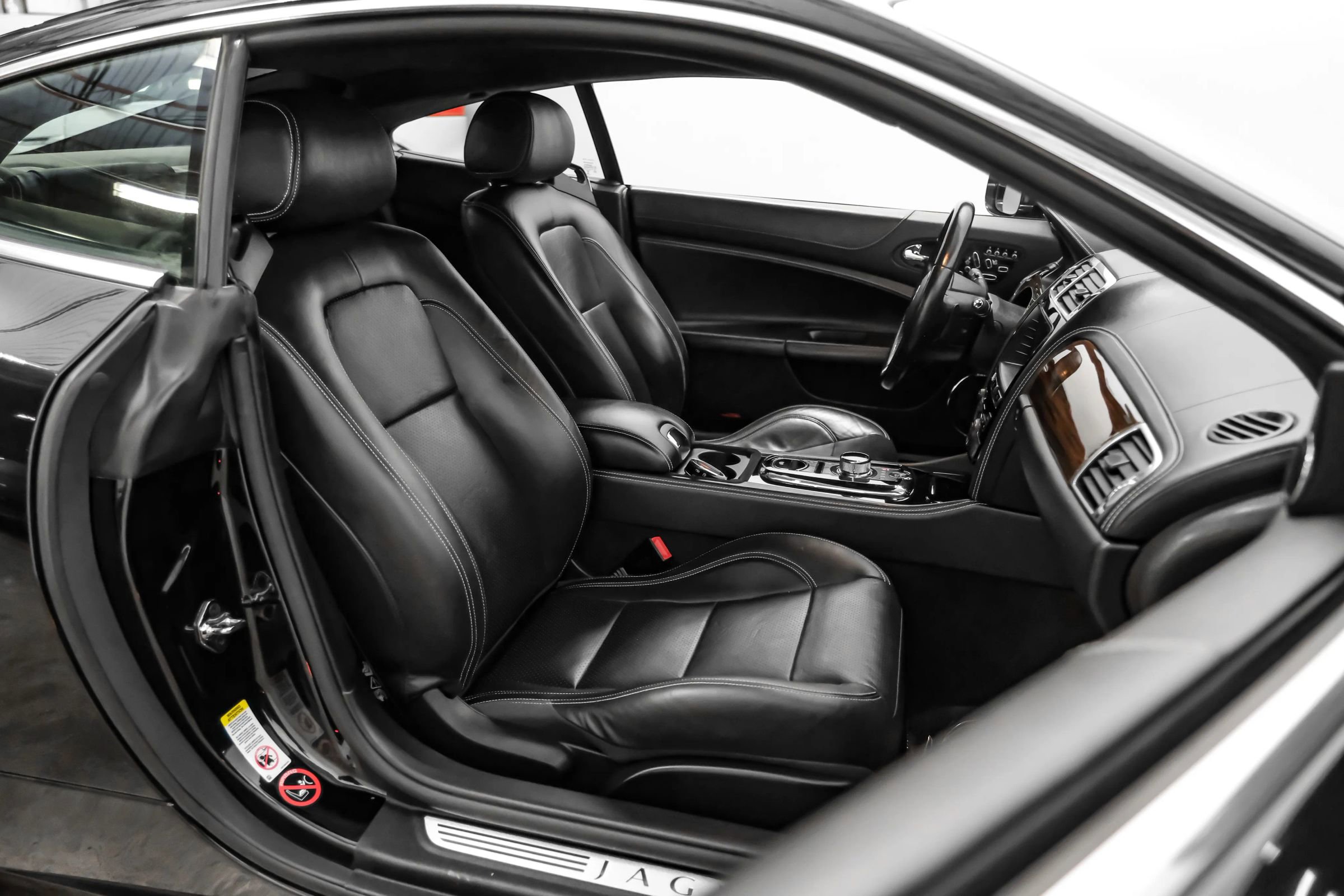 Used 2014 Jaguar XK Coupe RWD image 22