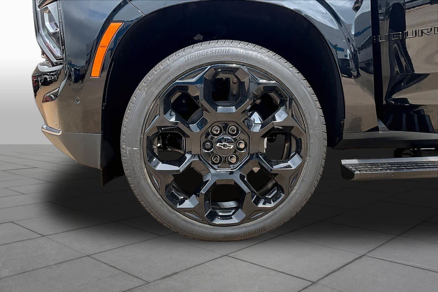 New 2026 Chevrolet Suburban High Country AWD/4WD image 13