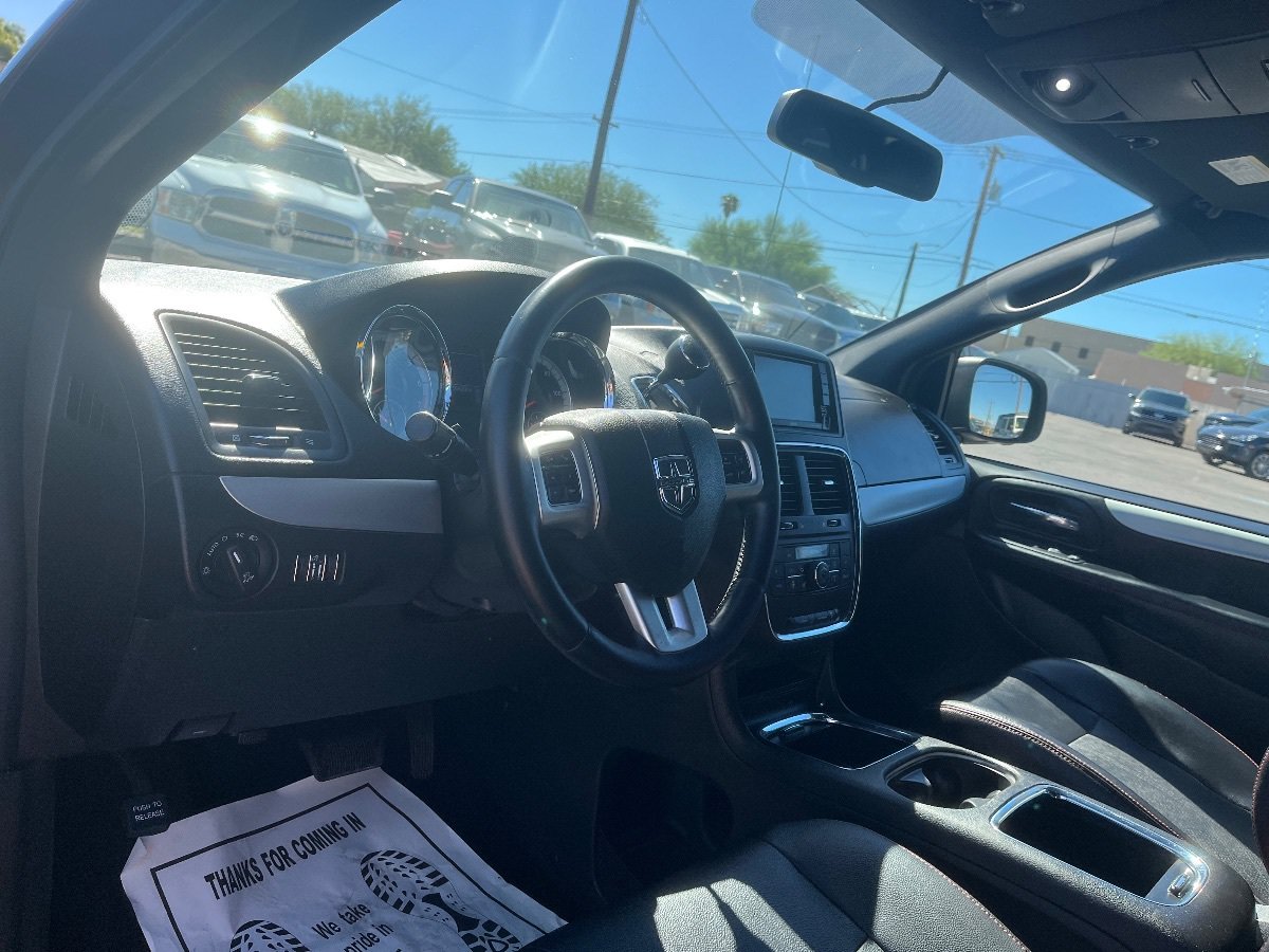 Used 2016 Dodge Grand Caravan R/T w/ Driver Convenience Group FWD image 23