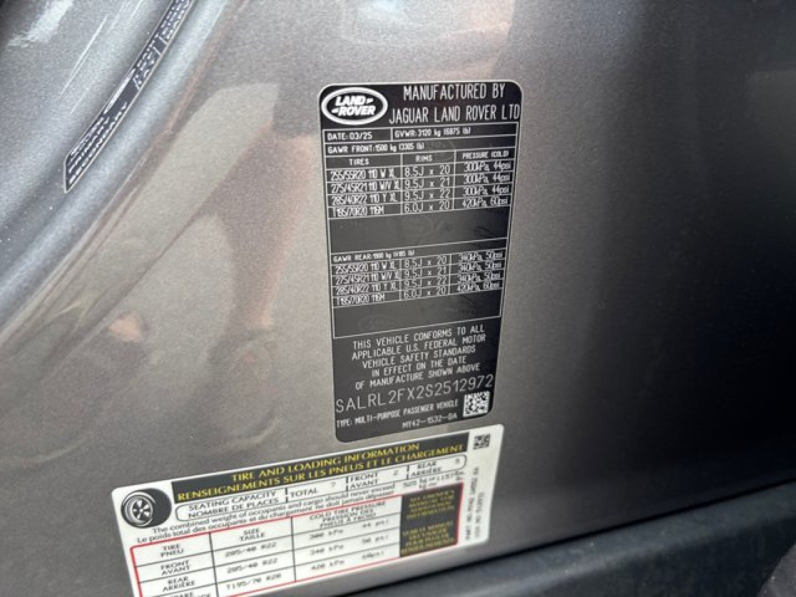 Used 2025 Land Rover Discovery Dynamic SE AWD/4WD image 23