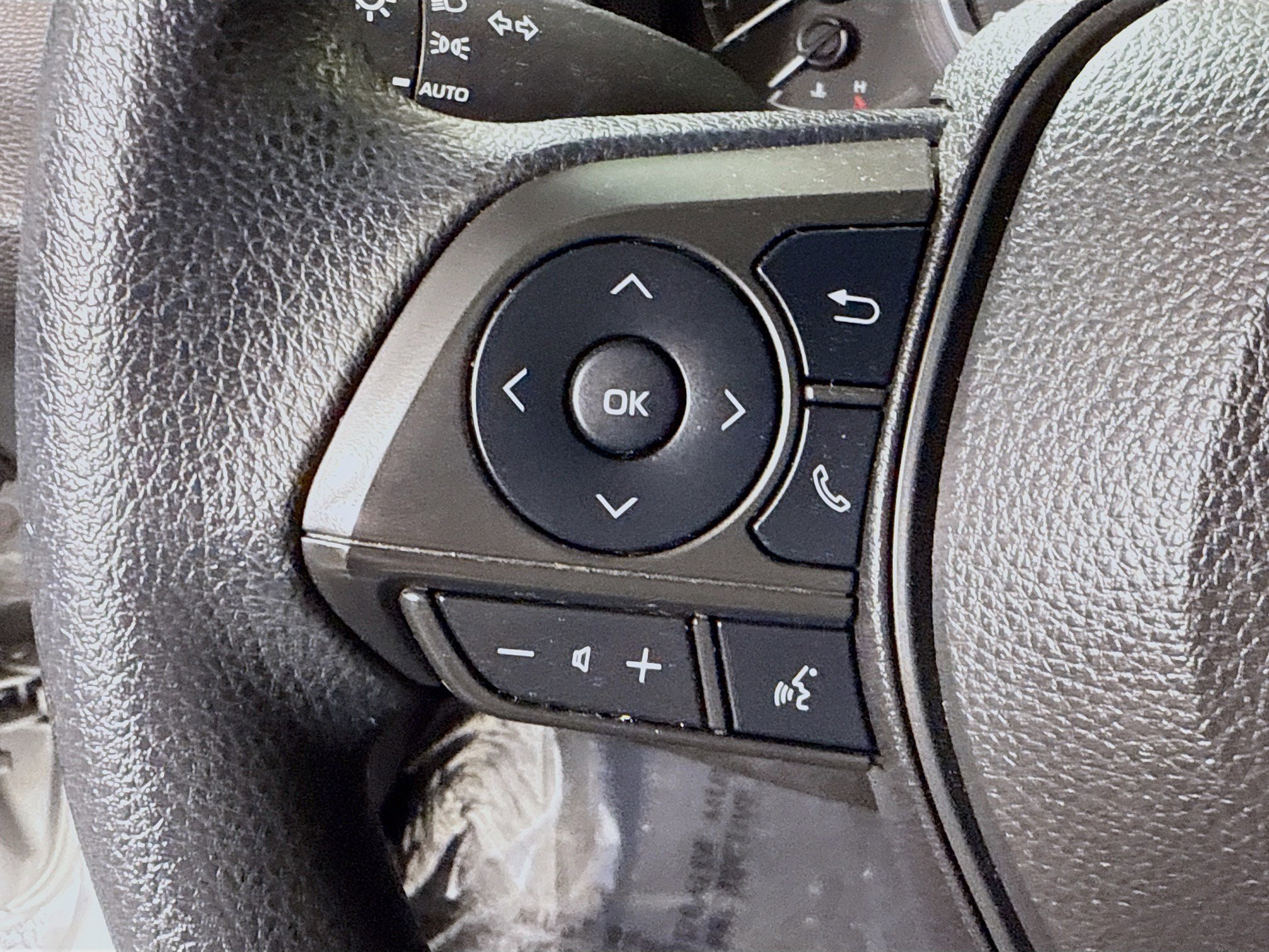 Used 2022 Toyota Corolla LE image 14