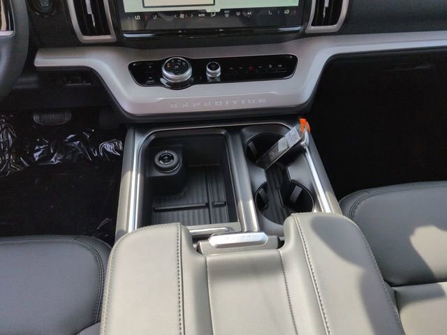New 2026 Ford Expedition Active image 19