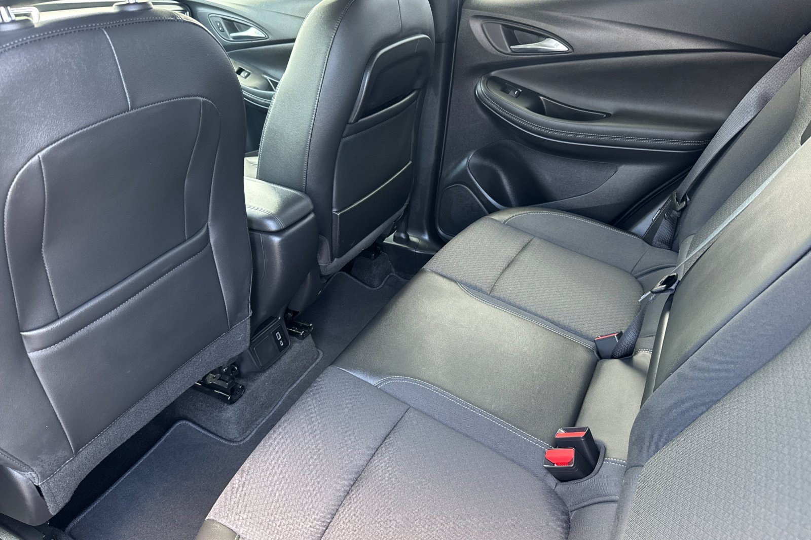 Used 2023 Buick Encore GX Select w/ Sport Touring Package FWD image 26