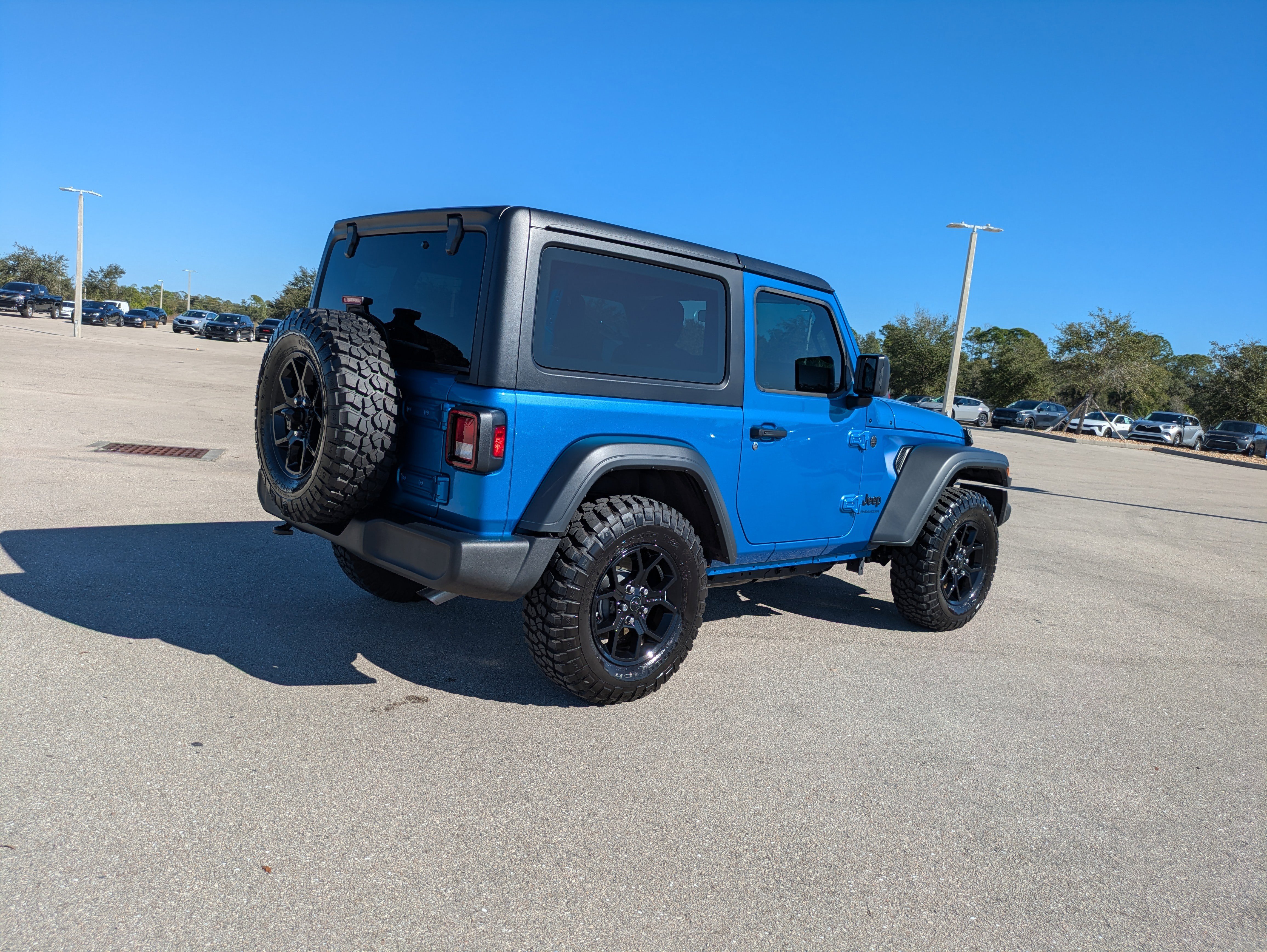 Used 2025 Jeep Wrangler Sport image 5