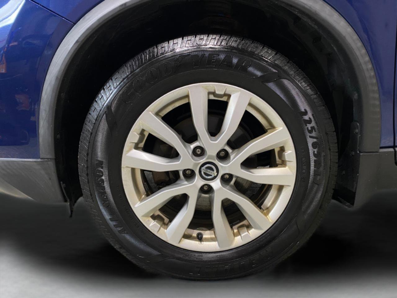 Used 2017 Nissan Rogue SV AWD/4WD image 25