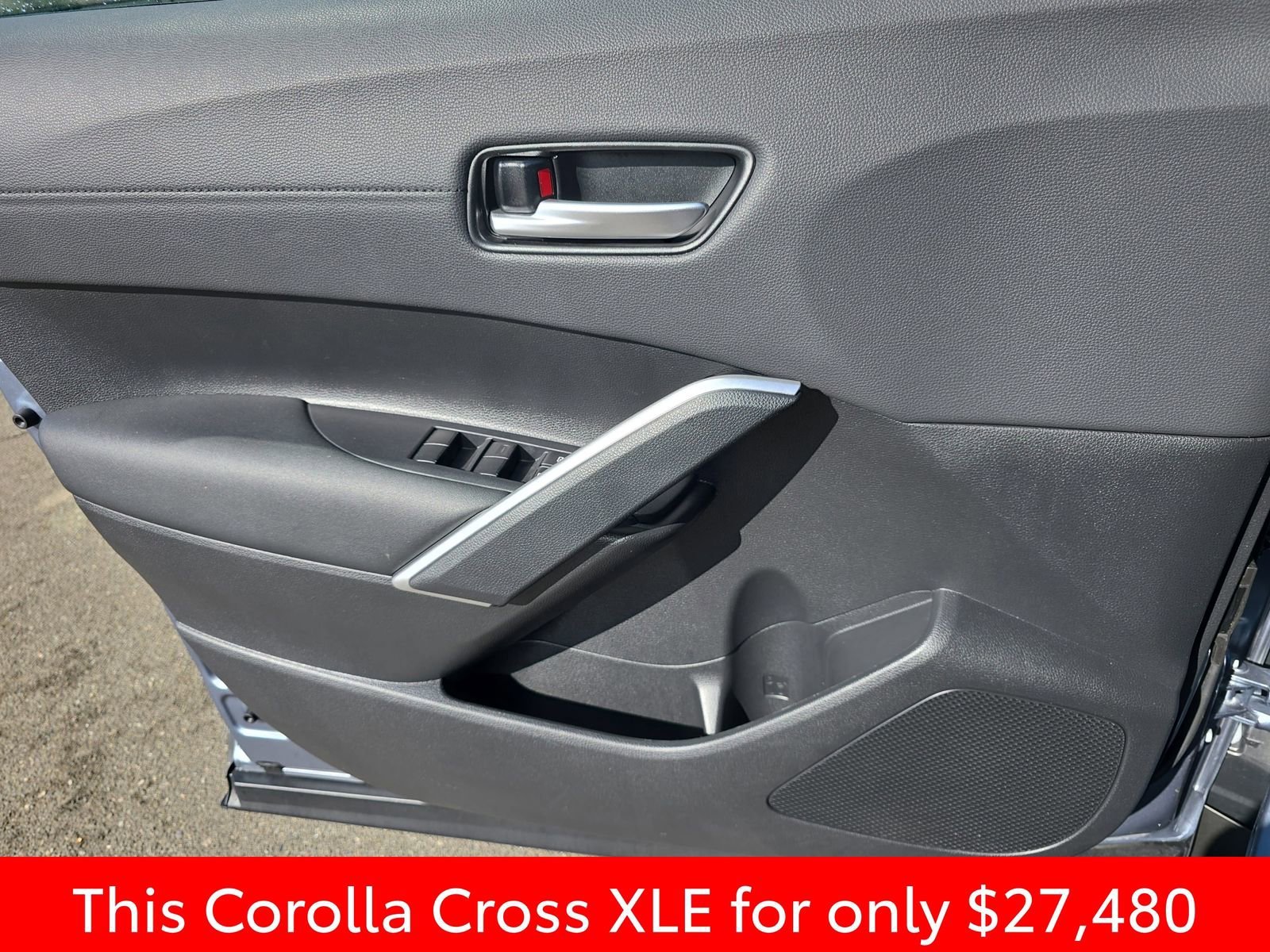 Used 2023 Toyota Corolla Cross XLE w/ Convenience Package image 34