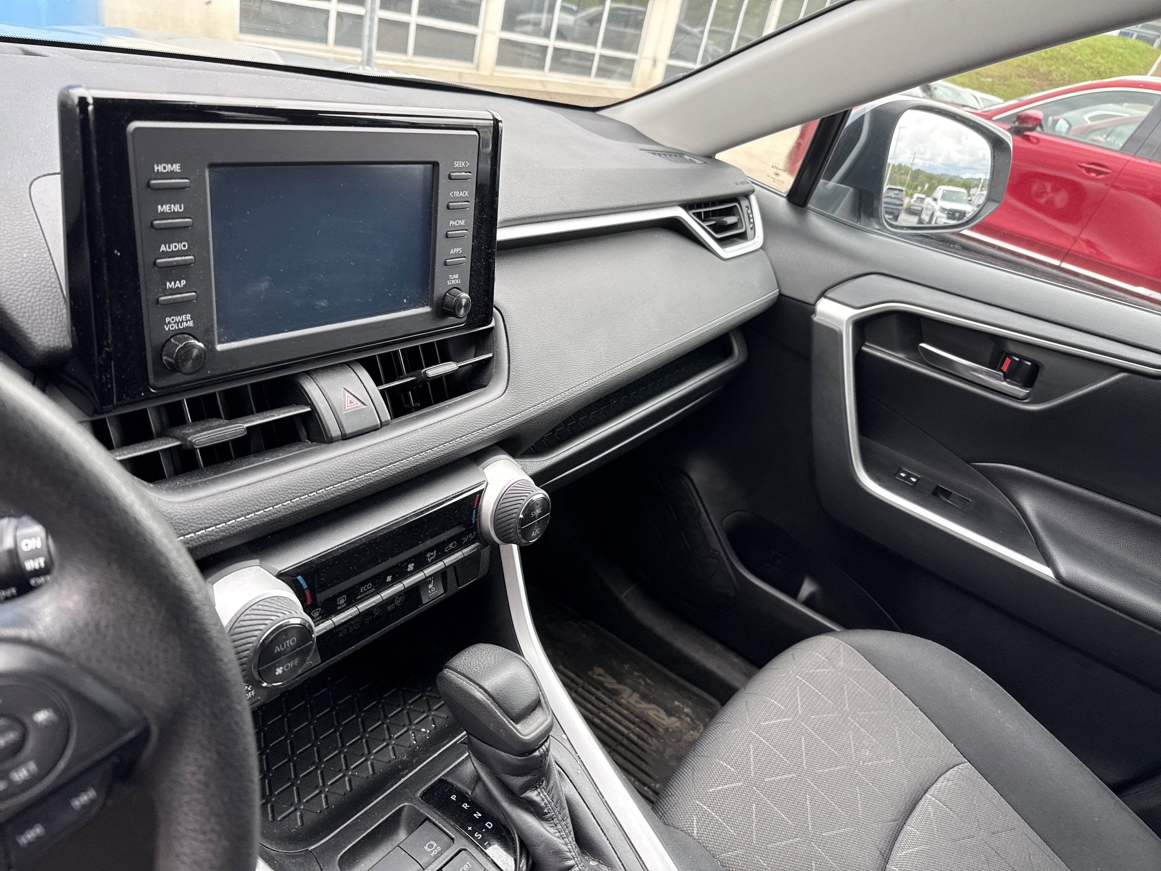 Used 2019 Toyota RAV4 XLE AWD/4WD image 10