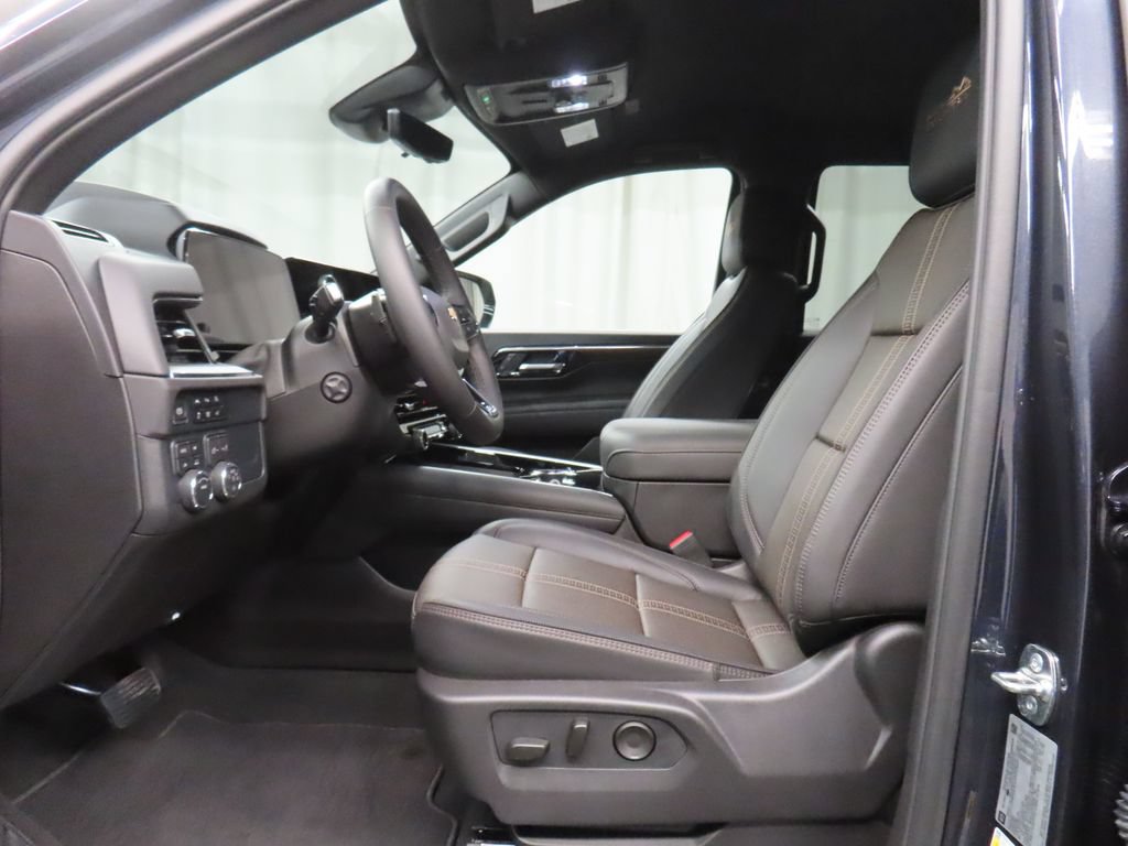 Used 2025 Chevrolet Tahoe High Country AWD/4WD image 15