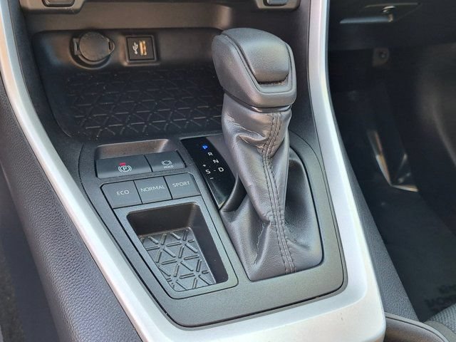 Used 2025 Toyota RAV4 XLE FWD image 20