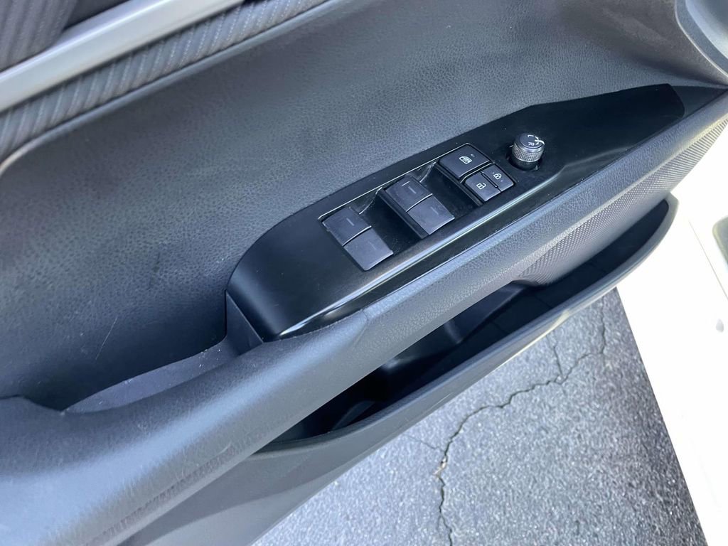 Used 2025 Toyota Camry SE image 27