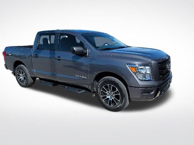 Used 2023 Nissan Titan SV w/ SV Convenience Package image 3