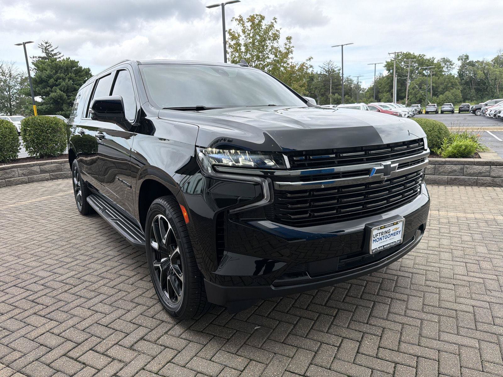 Used 2022 Chevrolet Suburban RST w/ Luxury Package AWD/4WD image 7