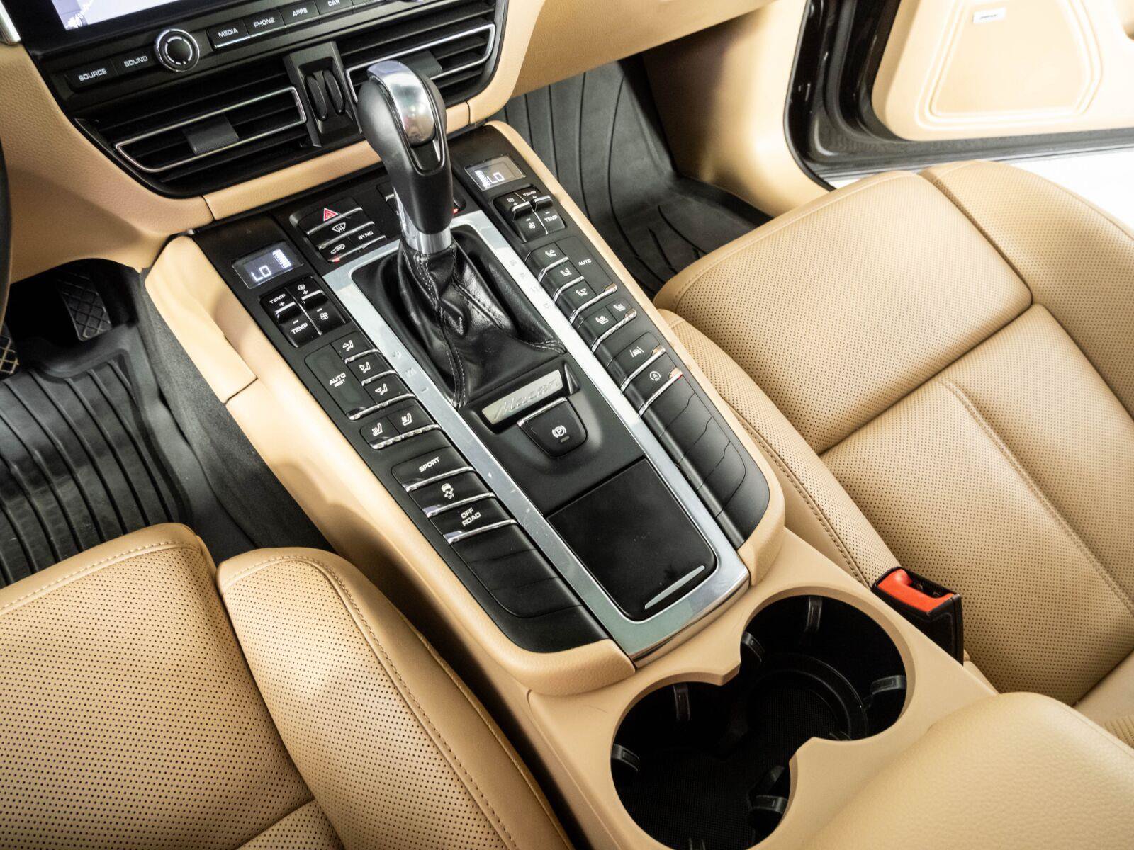 Used 2019 Porsche Macan AWD/4WD image 17