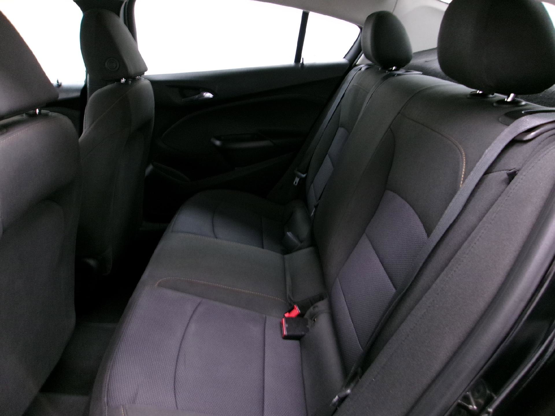 Used 2018 Chevrolet Cruze LS image 8