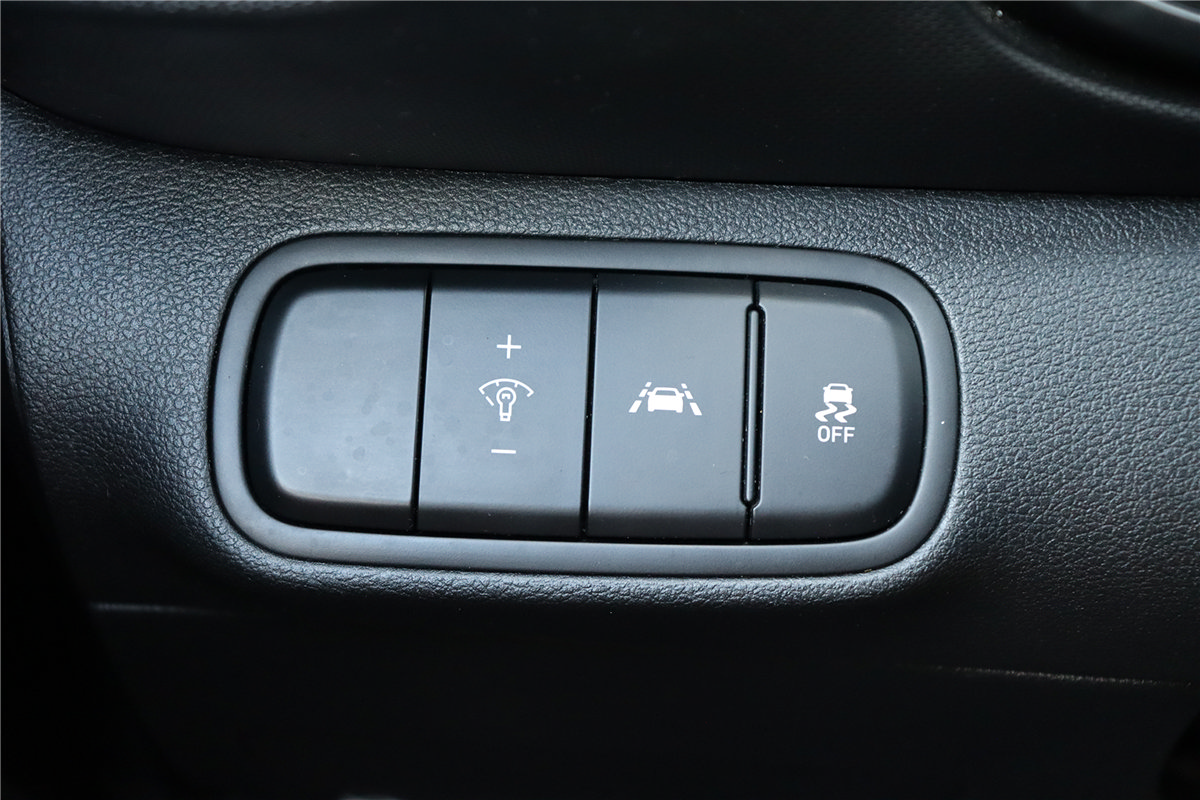 Used 2022 Hyundai Venue Limited FWD image 28