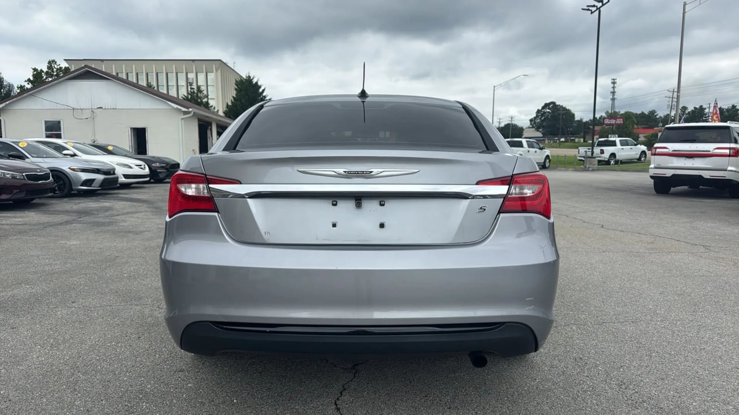 Used 2013 Chrysler 200 Touring w/ S Exterior Appearance Pkg FWD image 4