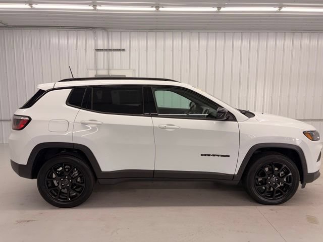 Used 2025 Jeep Compass Latitude w/ Altitude Special Edition AWD/4WD image 6