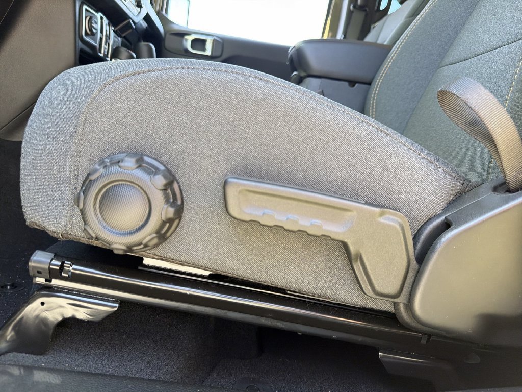 New 2026 Jeep Gladiator Sport AWD/4WD image 16